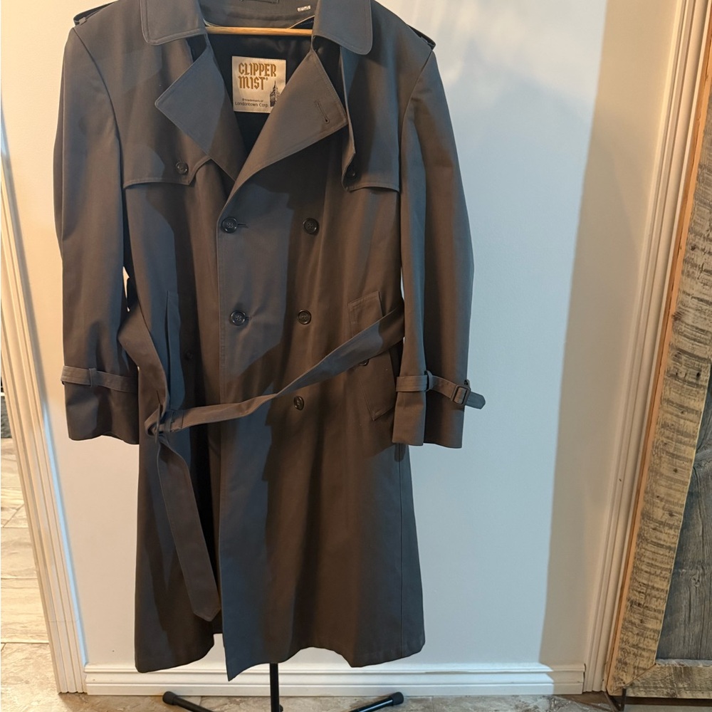 Clipper Mist Charcoal Gray Men Trench Coat - Size 42
